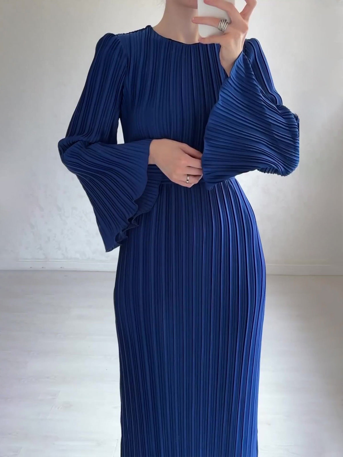 💕Nowa Elegancka Sukienka z Rozkloszowanymi Rękawami✨