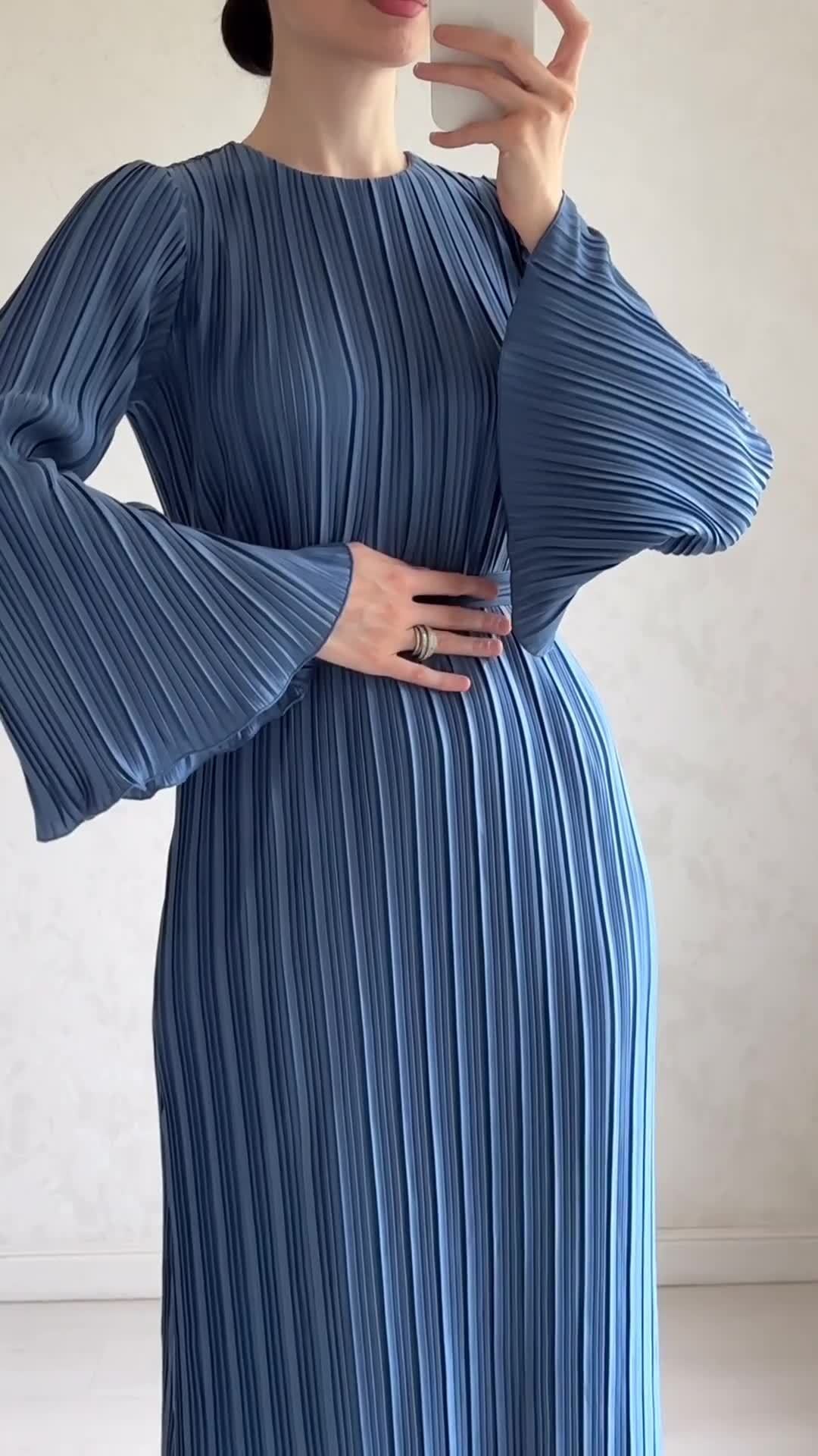 💕Nowa Elegancka Sukienka z Rozkloszowanymi Rękawami✨