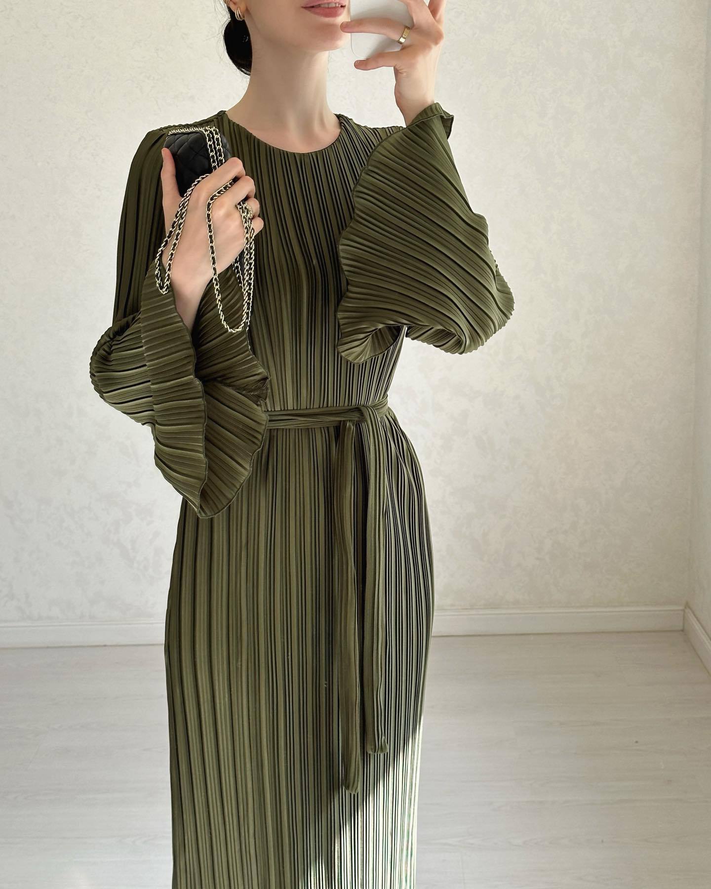 💕Nowa Elegancka Sukienka z Rozkloszowanymi Rękawami✨