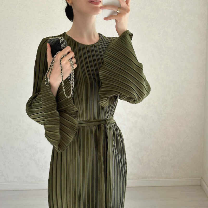 💕Nowa Elegancka Sukienka z Rozkloszowanymi Rękawami✨