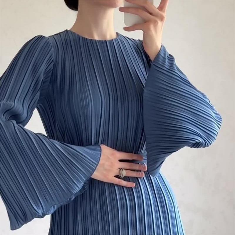 💕Nowa Elegancka Sukienka z Rozkloszowanymi Rękawami✨