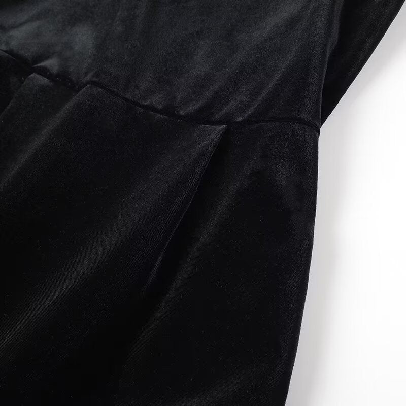👗ELEGANCKA SUKIENKA Z DŁUGIM RĘKAWEM Z KWADRATOWYM DEKOLTEM