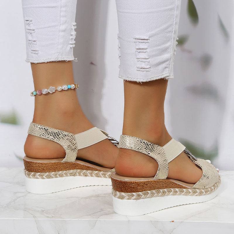 👡DAMSKIE LETNIE SANDAŁY NA KOTURNIE Z ODKRYTYMI PALCAMI I METALOWĄ DEKORACJĄ