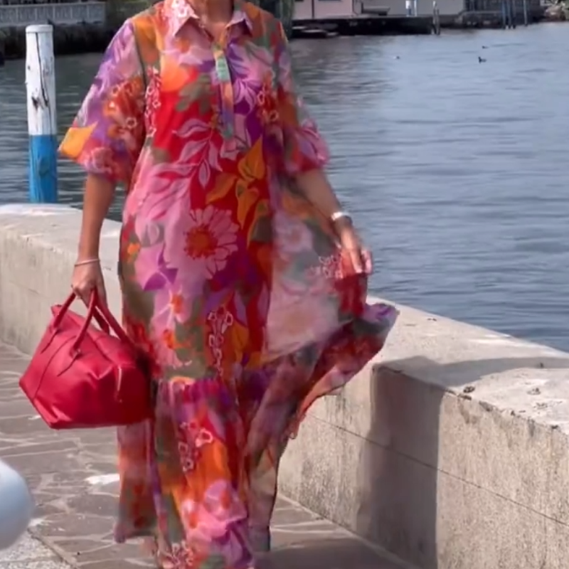 Czerwona szyfonowa sukienka w kwiaty