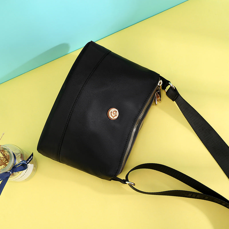 Minimalistyczna nylonowa torba na ramię i crossbody o dużej pojemności