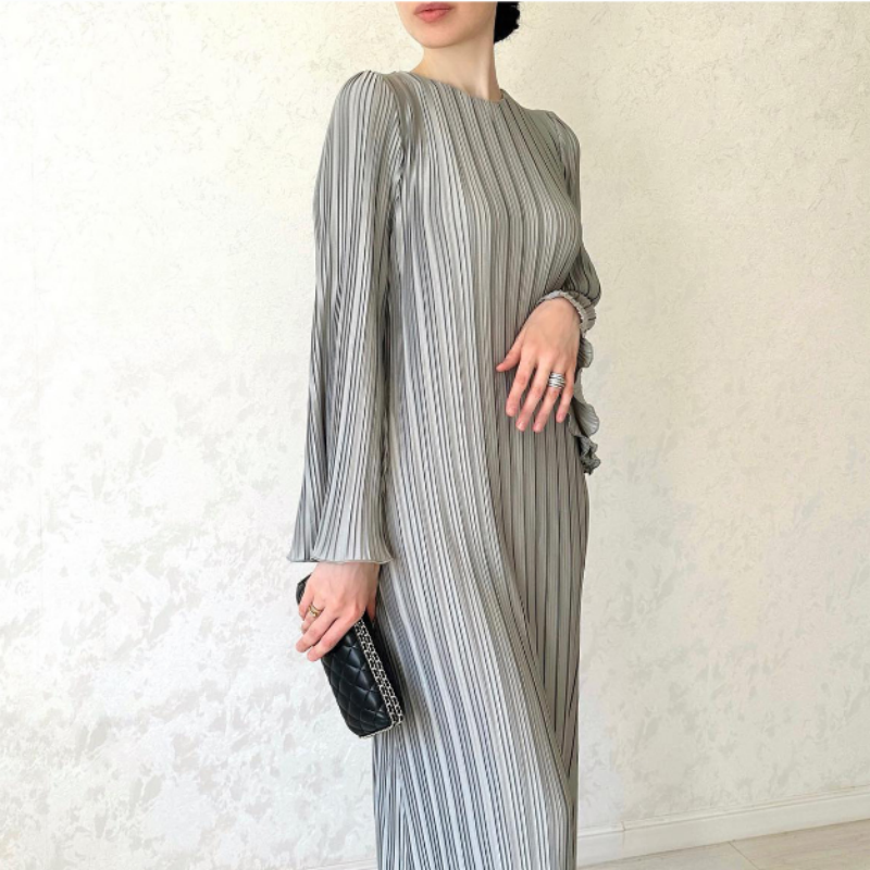 💕Nowa Elegancka Sukienka z Rozkloszowanymi Rękawami✨