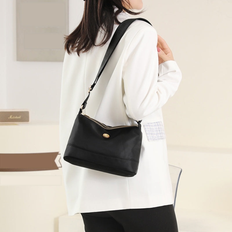 Minimalistyczna nylonowa torba na ramię i crossbody o dużej pojemności