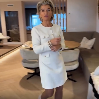 Дамска рокля с дълъг ръкав и обло деколте